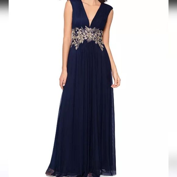 Betsy And Adam V Neck  Embroidered Gown Size 2P NWT - Picture 1 of 11